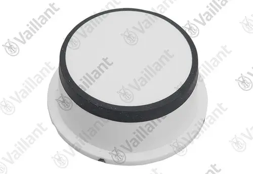 Weißer runder Knopf mit schwarzem Rand, wahrscheinlich für ein Gerät von Vaillant, auf neutralem Hintergrund.
